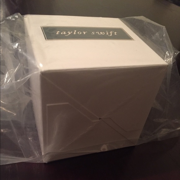 Taylor Swift Mother’s Day Candle - Picture 3 of 5